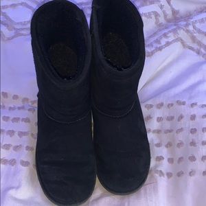 black fuzzy bear paw boots
